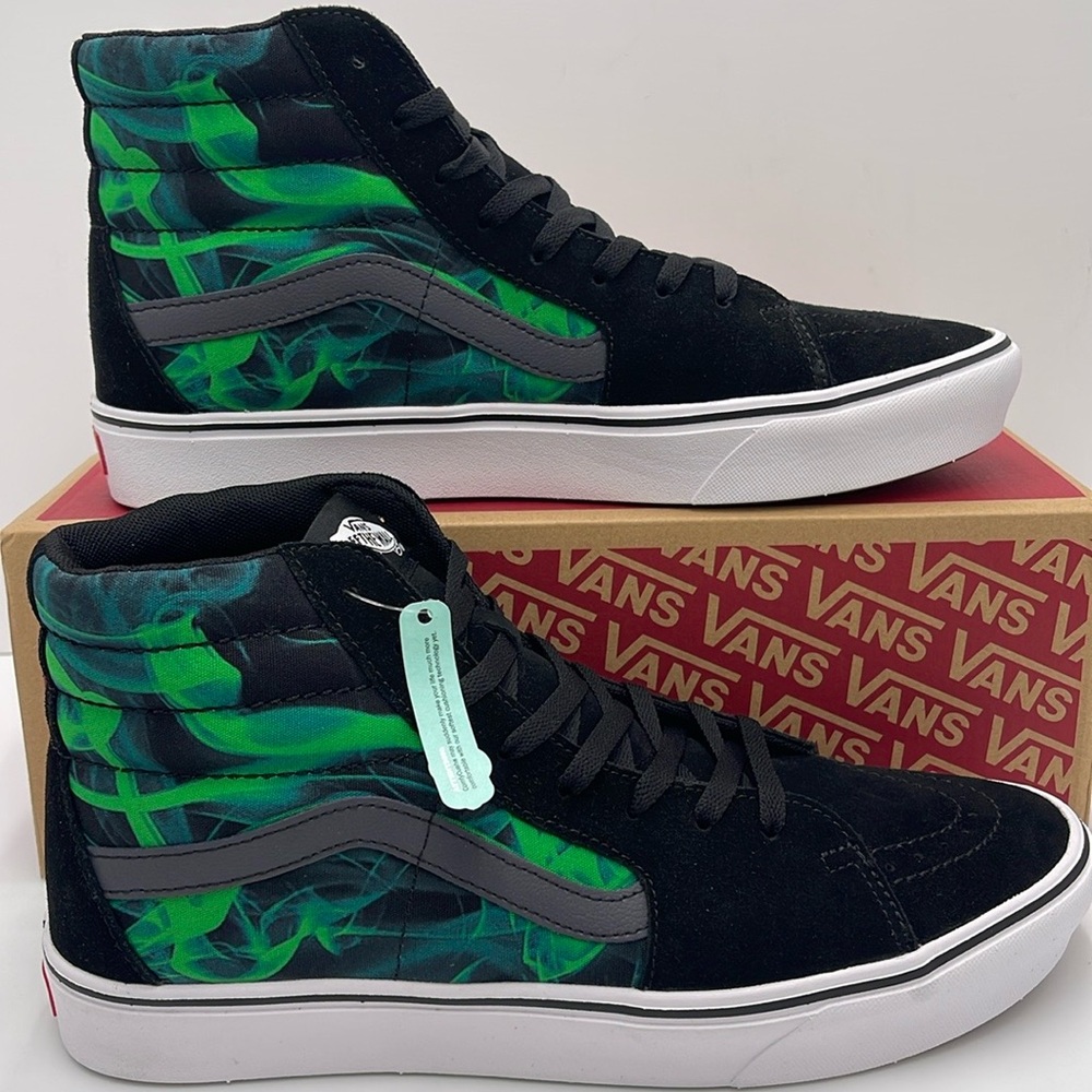 Vans Men’s Comfycush Sk8-After Dark Black/Green
VN0A7TNOYJ7
Sneakers